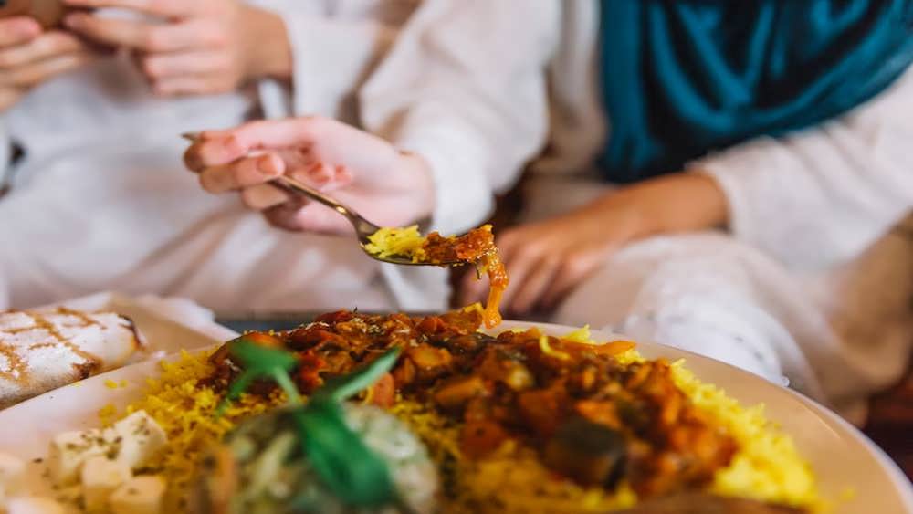 غذاهای ماه رمضان برای افطاری همراه با نان